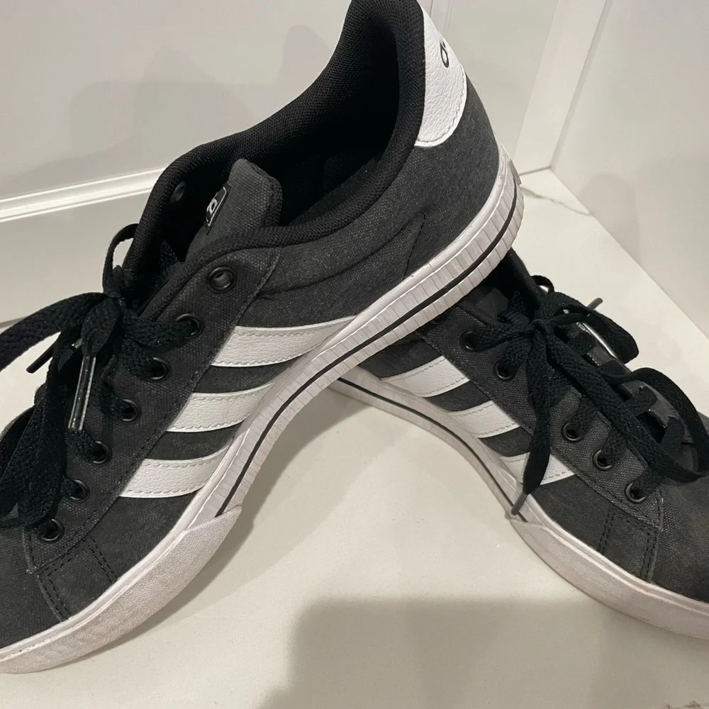 Adidas Skateboarding shoe - Picture 2 of 4